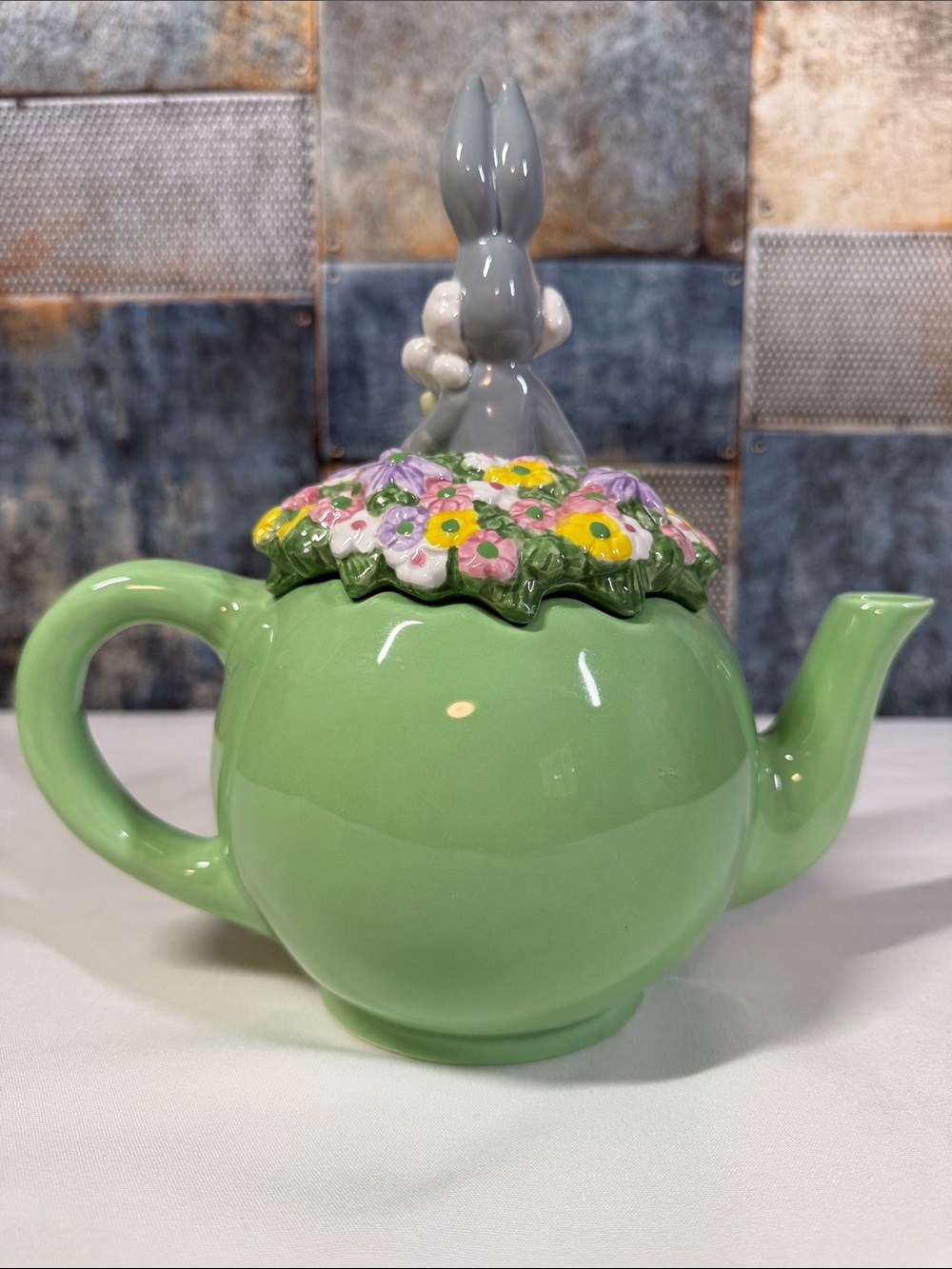 Vintage Warner Bros. Bugs Bunny "Carrot Time Tea" Teapot 1990s - Picture 4 of 12